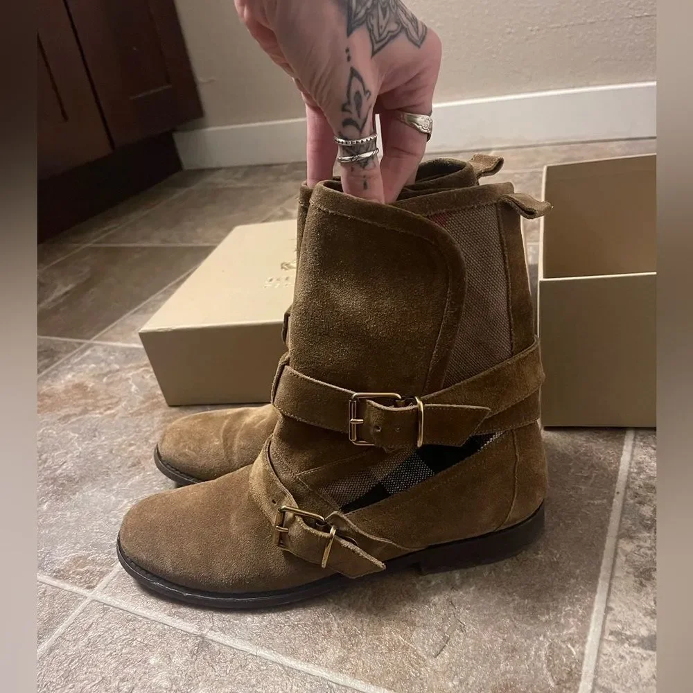 Burberry Boots - Picture 6 of 10